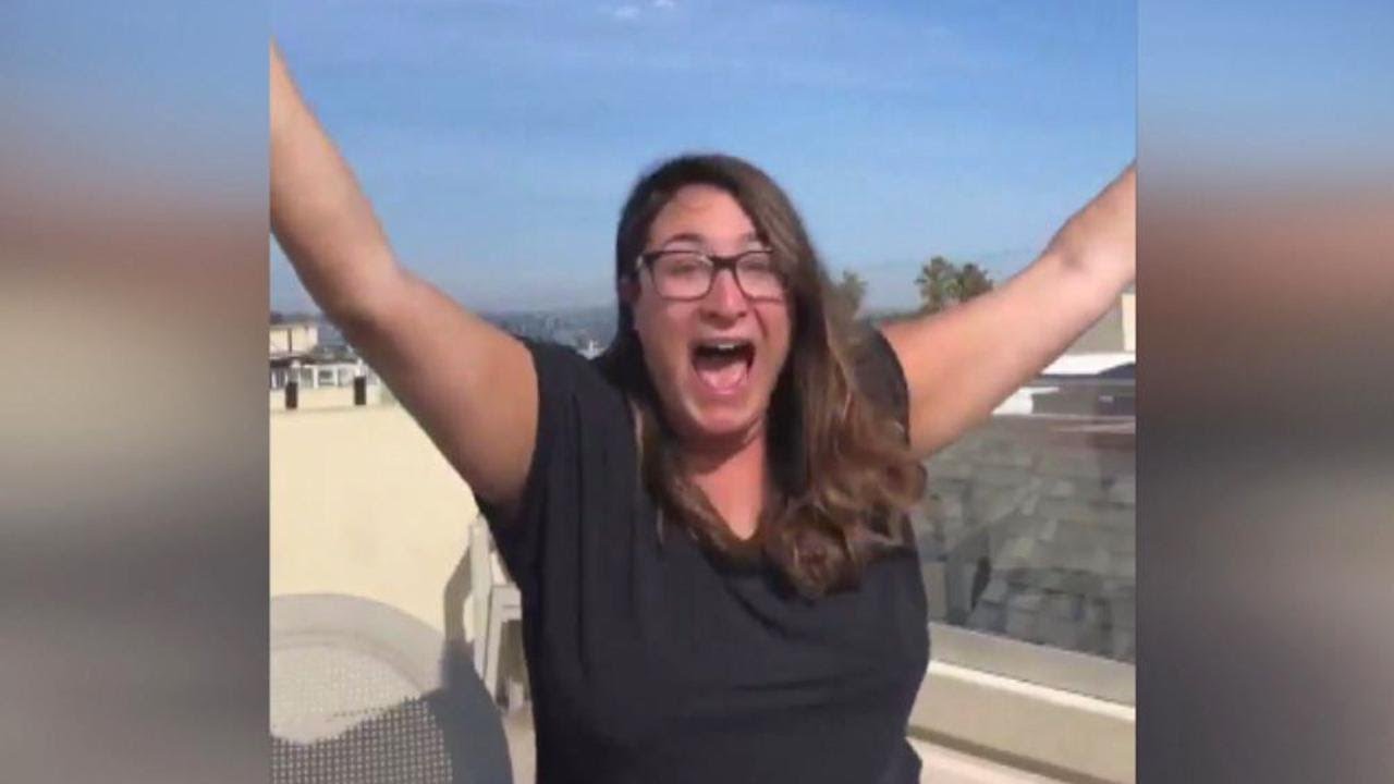 Woman Goes Crazy Over Winning $11 During the HQ Trivia Game