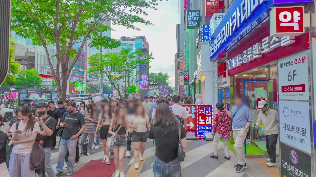 Seoul - Downtown Rush Hour Walk/Gangnam Shopping Street | Korea | 4K