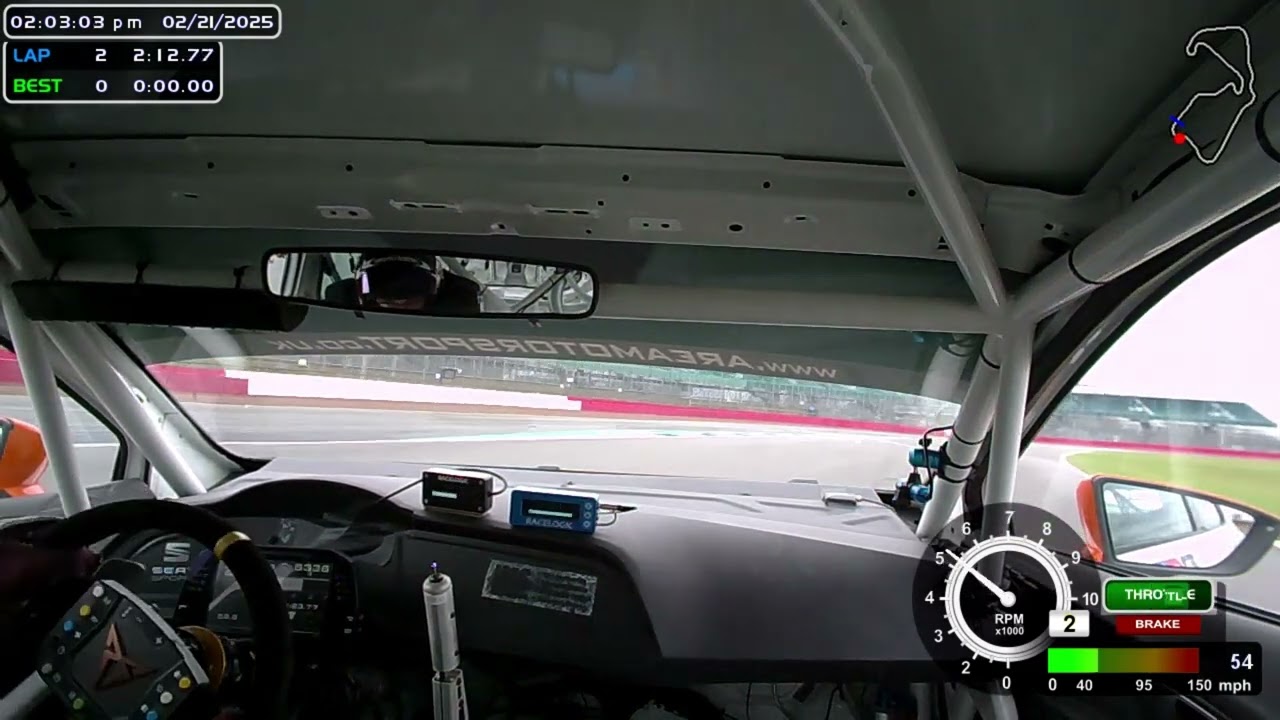 Quick laps in Cupra Leon TCR onboard around drying Silverstone GP