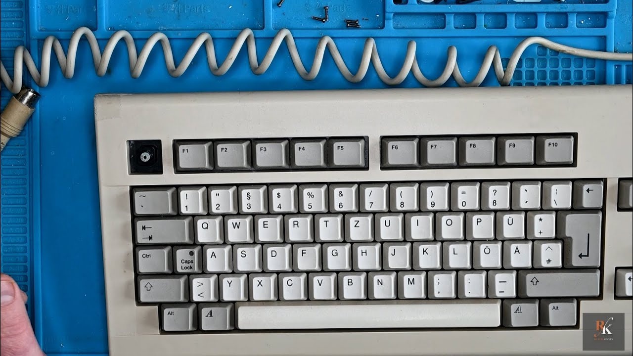 Mini Byte: Commodore Amiga A2000 Keyboard Restoration