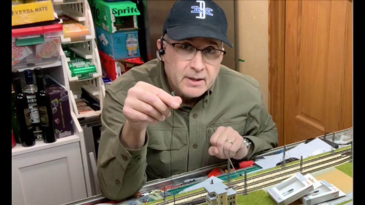 Märklin Z-Scale 8930 Toporama. Introduction to Installing Signals