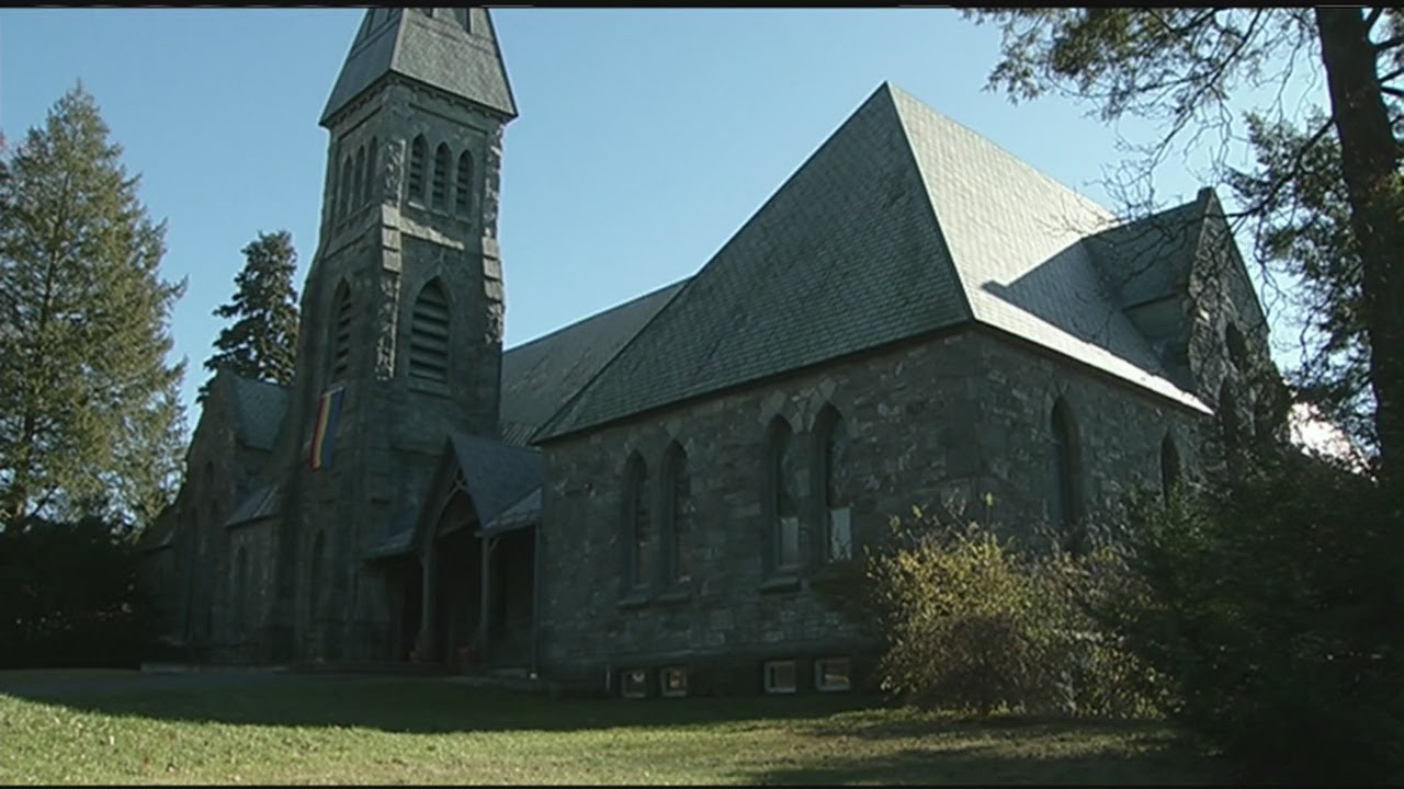 Thanksgiving dinner for the homeless held at church in Amherst