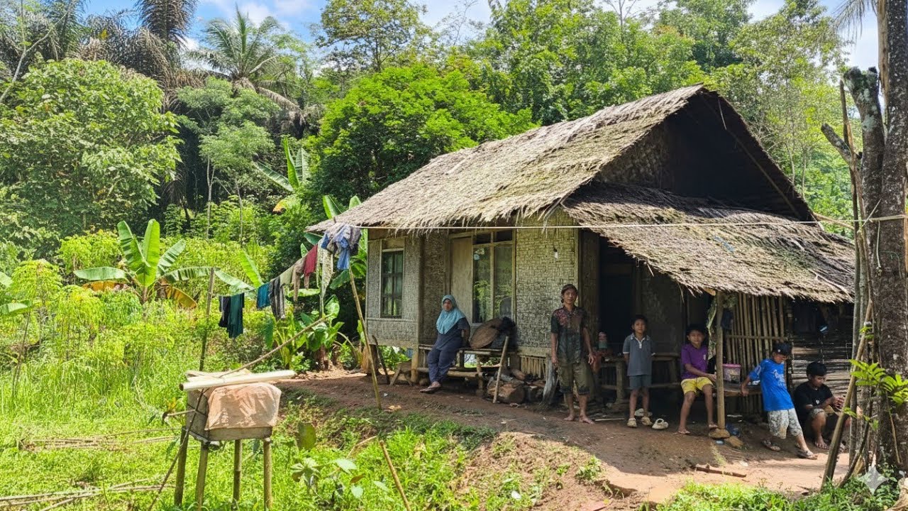 BIKIN KAGET.TER NYATA ADA KEHIDUPAN PASANGAN MUDA DIRUMAH LAPUK PINGGIR HUTAN