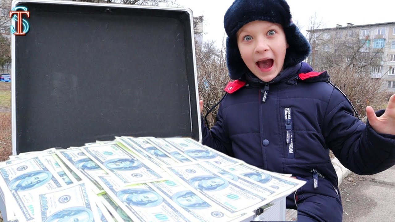 БОГАТЫЙ школьник!!! Тима НАШЕЛ полный чемодан ДЕНЕГ 💰 🙀! MONOPOLY