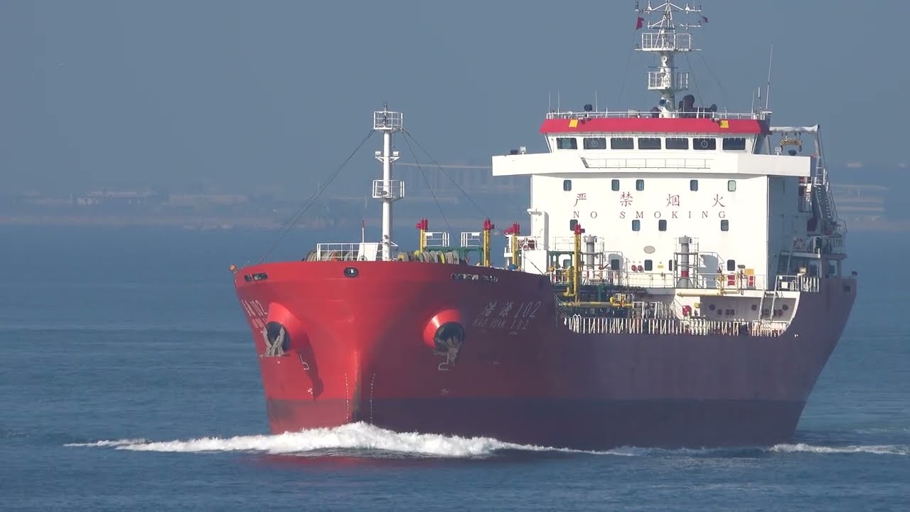 Oil Tanker《浩源 102 HAO YUAN》Crossing the Tsing Ma Bridge in HK 20260315_C0005
