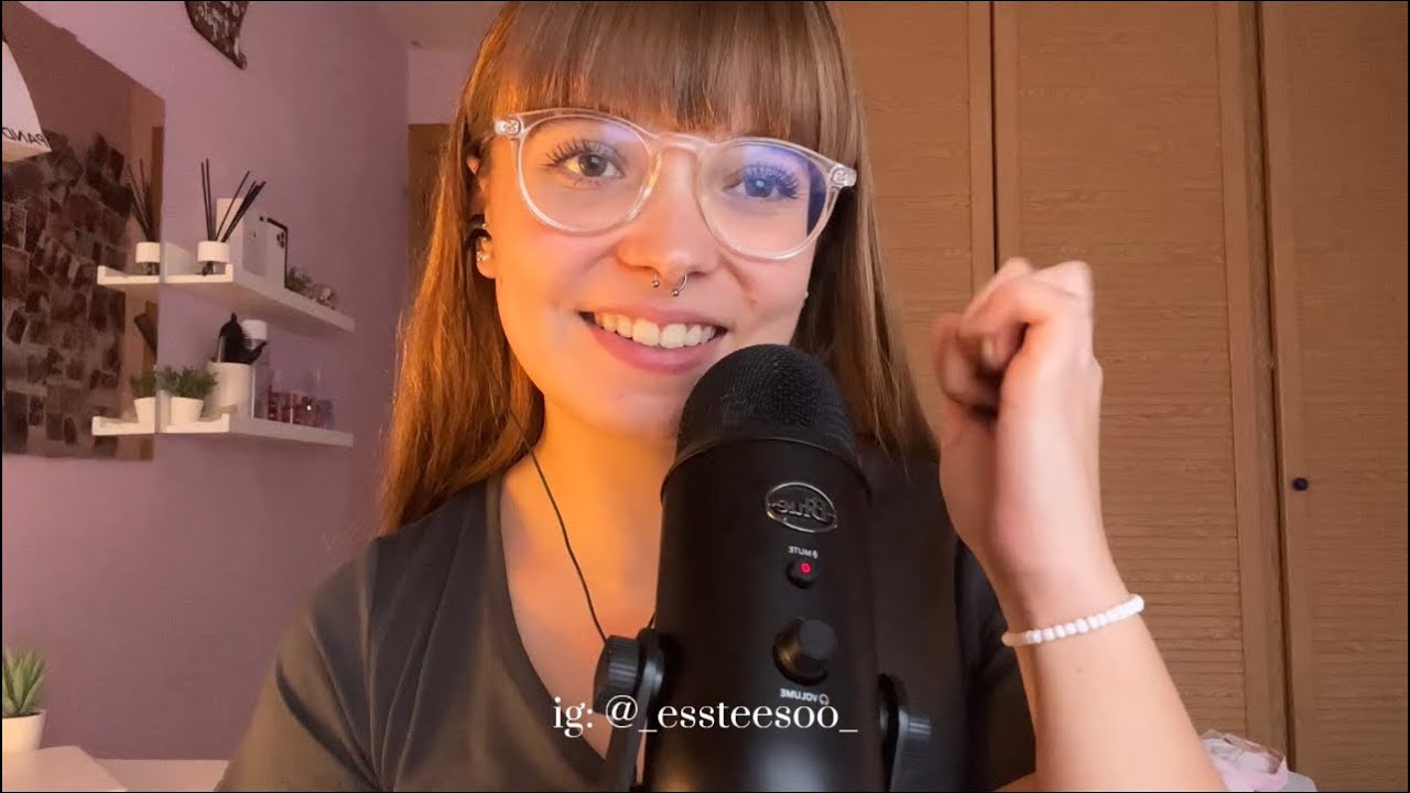 ASMR con el micro en la mano | Ense&ntilde;ando cosas que no uso | ASMR en ESPA&Ntilde;OL susurrado