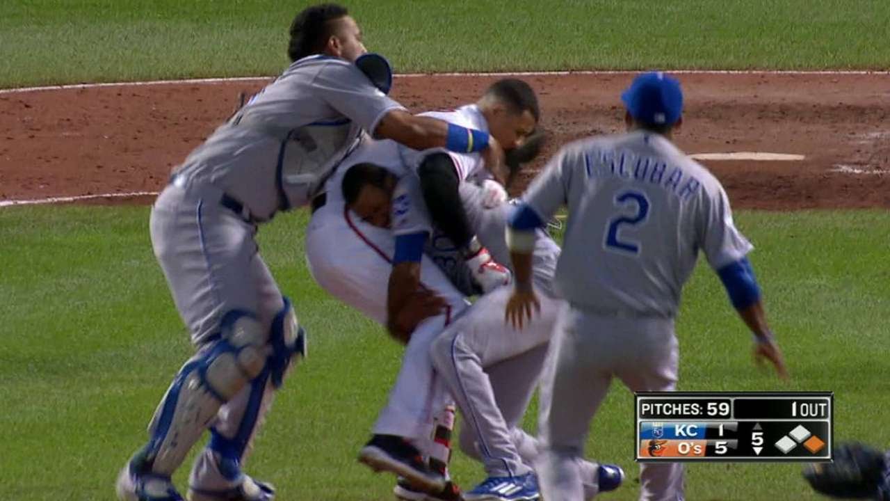 KC@BAL: Benches clear after Machado's hit-by-pitch