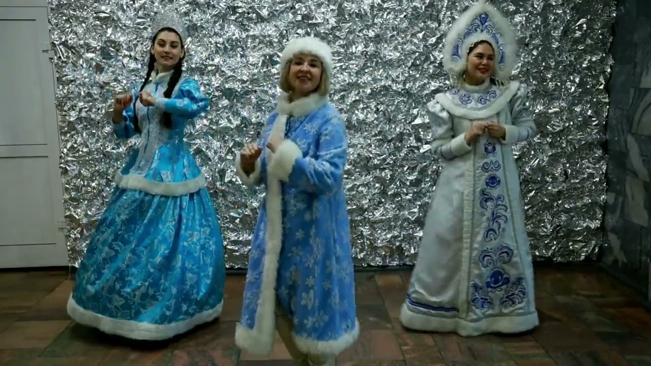 Флеш-моб снегурочек