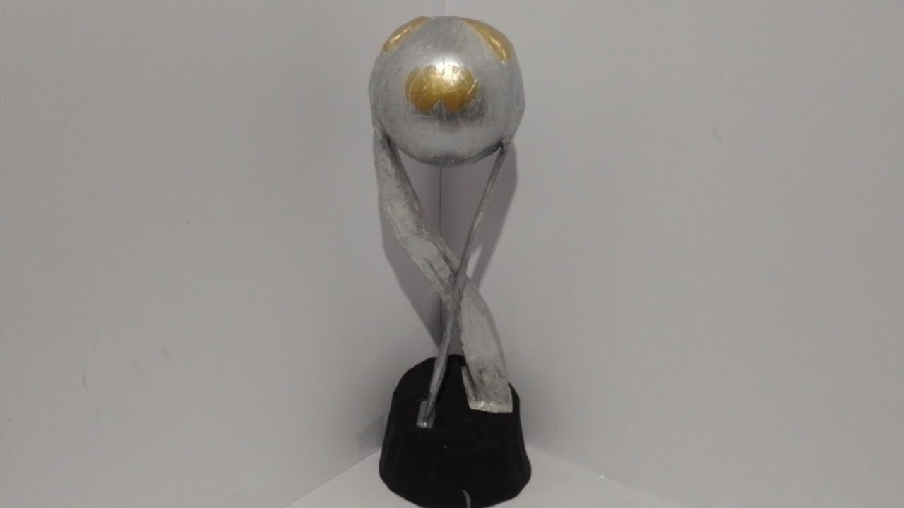 Haciendo el trofeo campeon de campeones