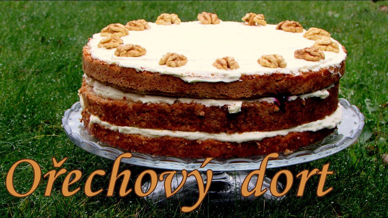 Ořechov&yacute; dort. Jednoduch&yacute;, vl&aacute;čn&yacute; a lehk&yacute;.