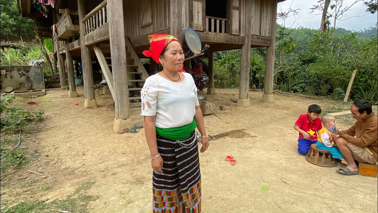 khách đến nhà thăm, có đôi lời hát nhuôn chào hỏi 