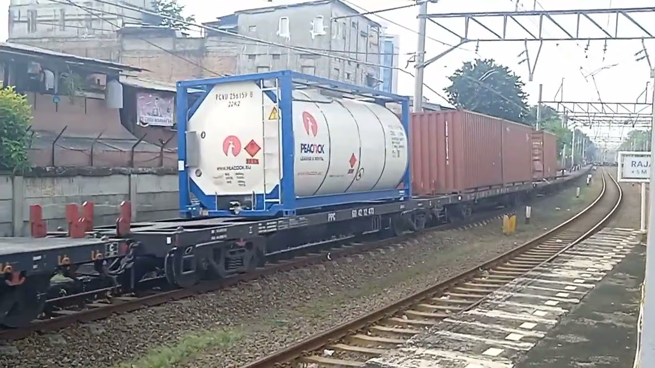 KA 2535 Kalingga Cargo ft CC 203 02 03 SDT ⚪🔵 Melintas Stasiun Rajawali