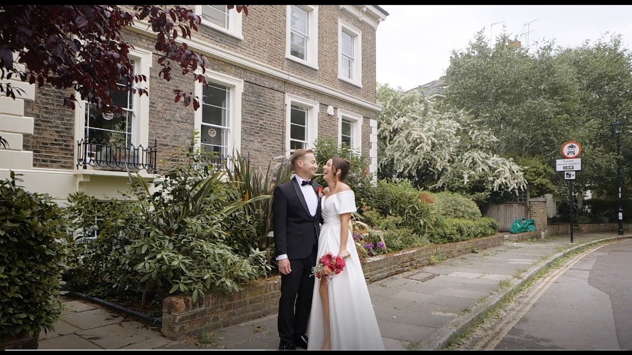 Incredible Intimate Wedding at Islington Town Hall, London / Grace & Tim