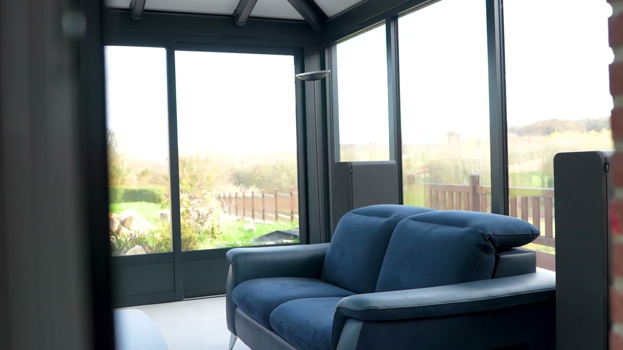 Joberty | Pose d'une véranda moderne et lumineuse pour un salon d'hiver confort