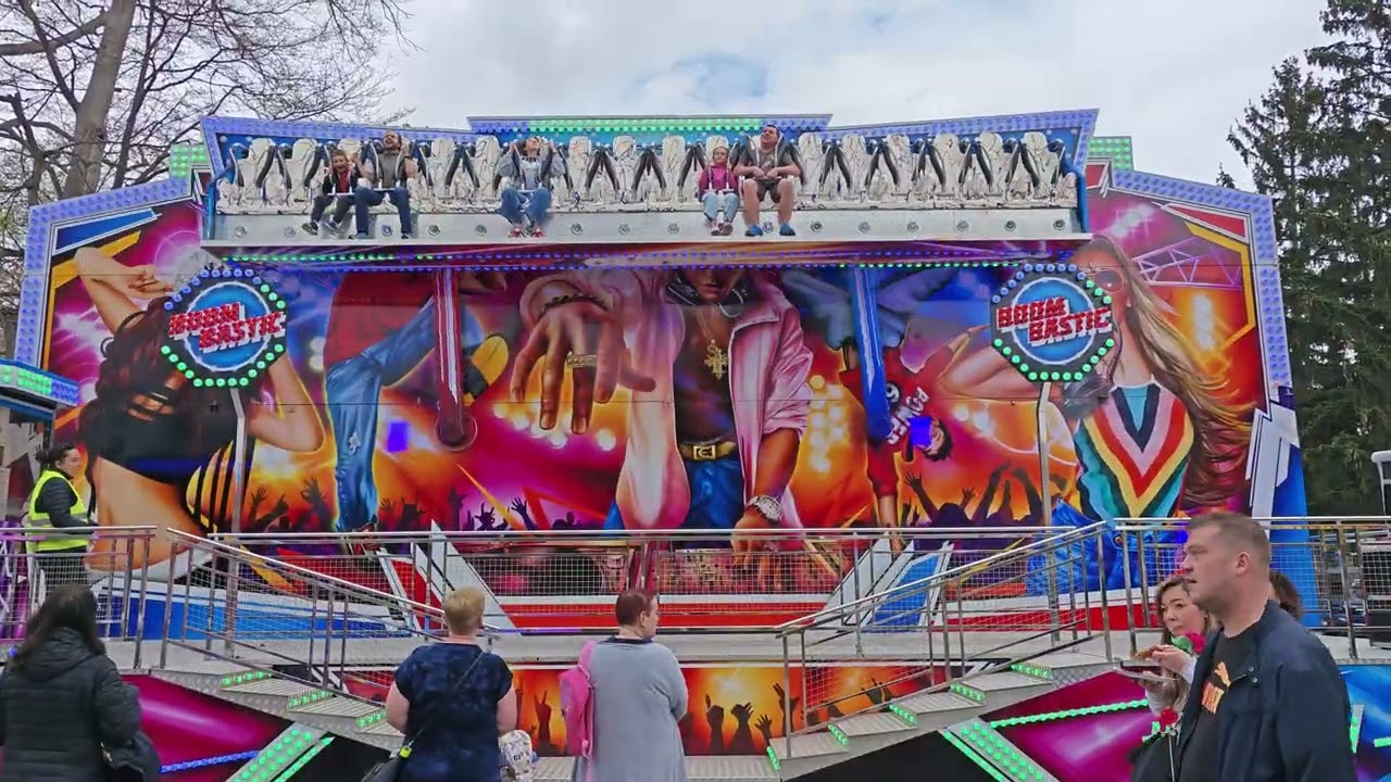 Matějská pouť 2025 - ATRAKCE LAVICE BOOMBASTIC / ATTRACTION BENCH BOOMBASTIC OFF-RIDE