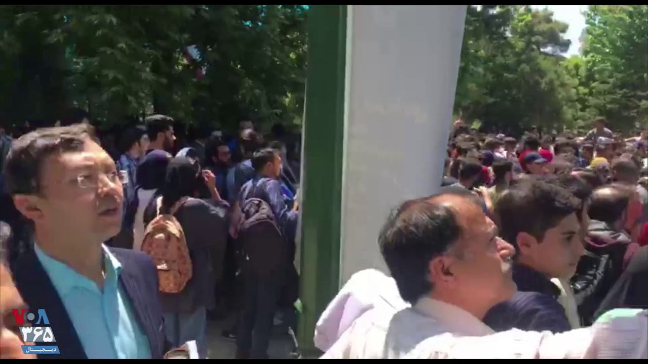 تصاویری دیگر از تجمع دانشجویان دانشگاه تهران در اعتراض به حجاب اجباری