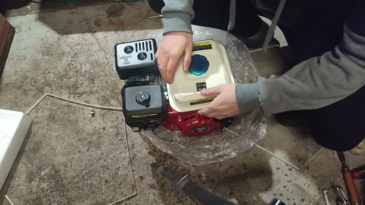 Čtyřtaktní benzínový motor + spojka