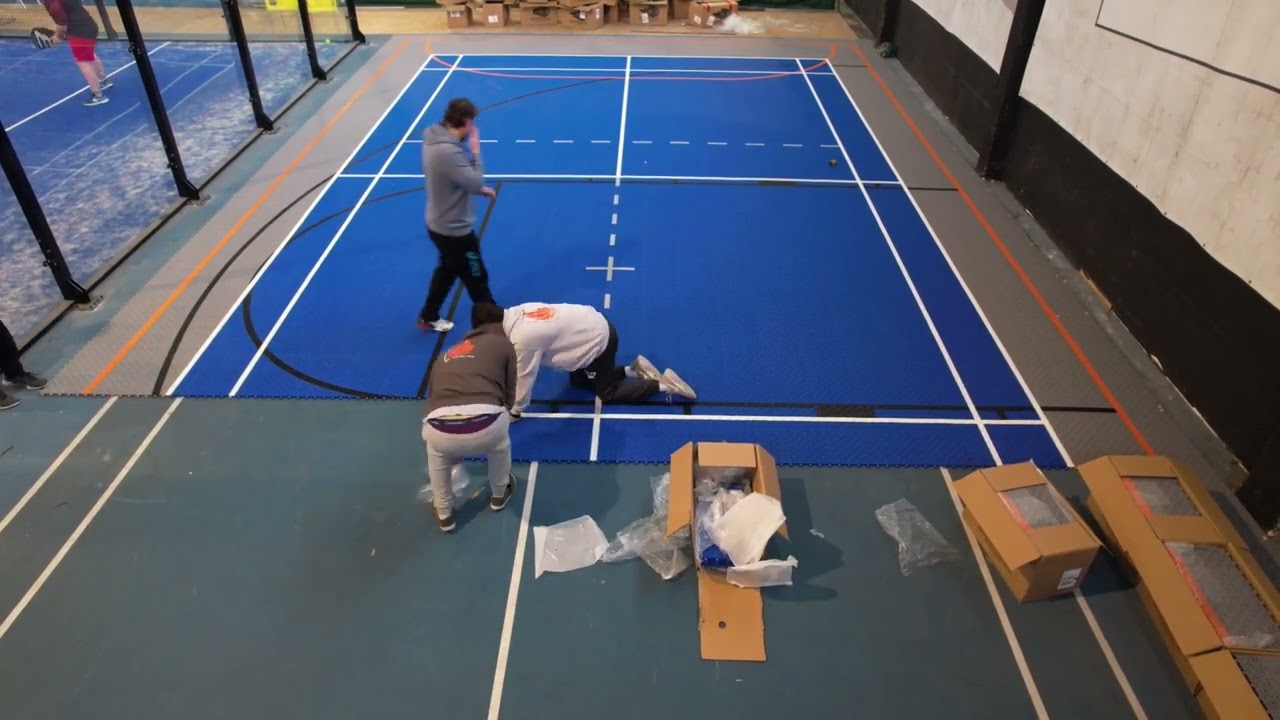 Terrain multisport (Basket, badminton, Foot) en dalles clipsables polypropylène