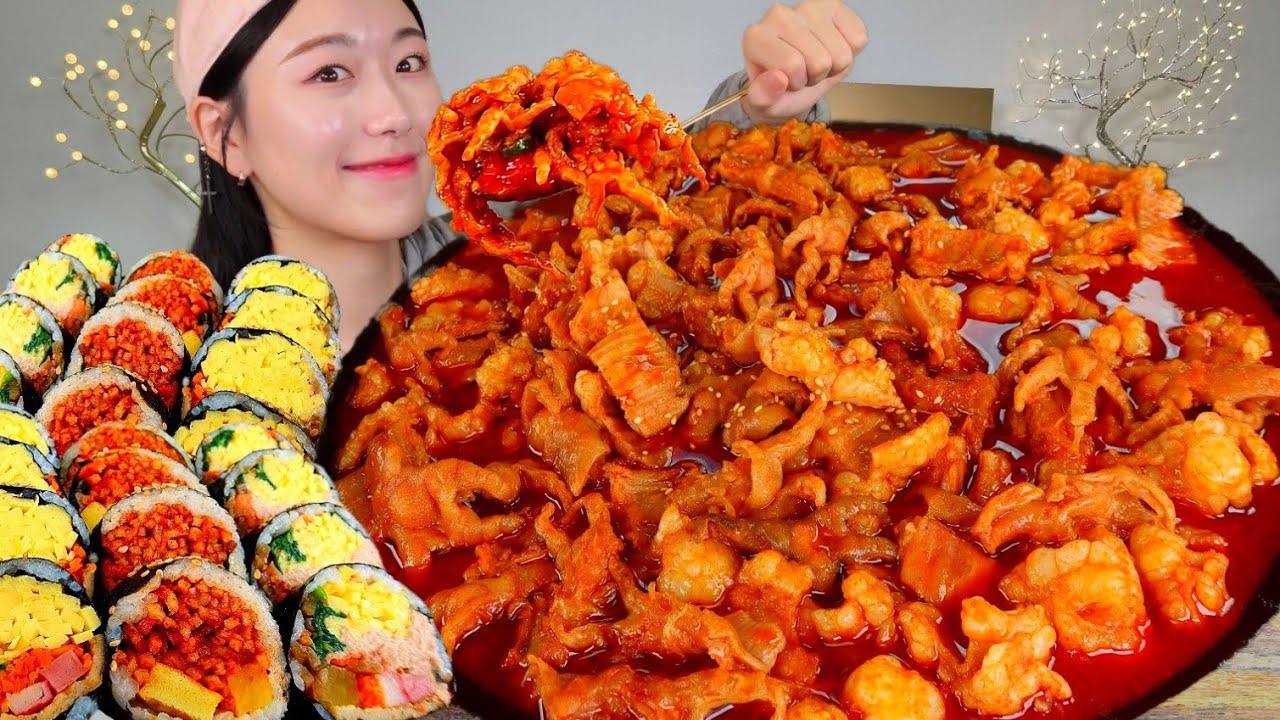 ASMR 오독오독 매콤한 국물 대창무뼈닭발 김밥이랑 퍼먹어 볼게요😆 닭발 김밥 리얼먹방 :) spicy chicken feet , gimbap MUKBANG