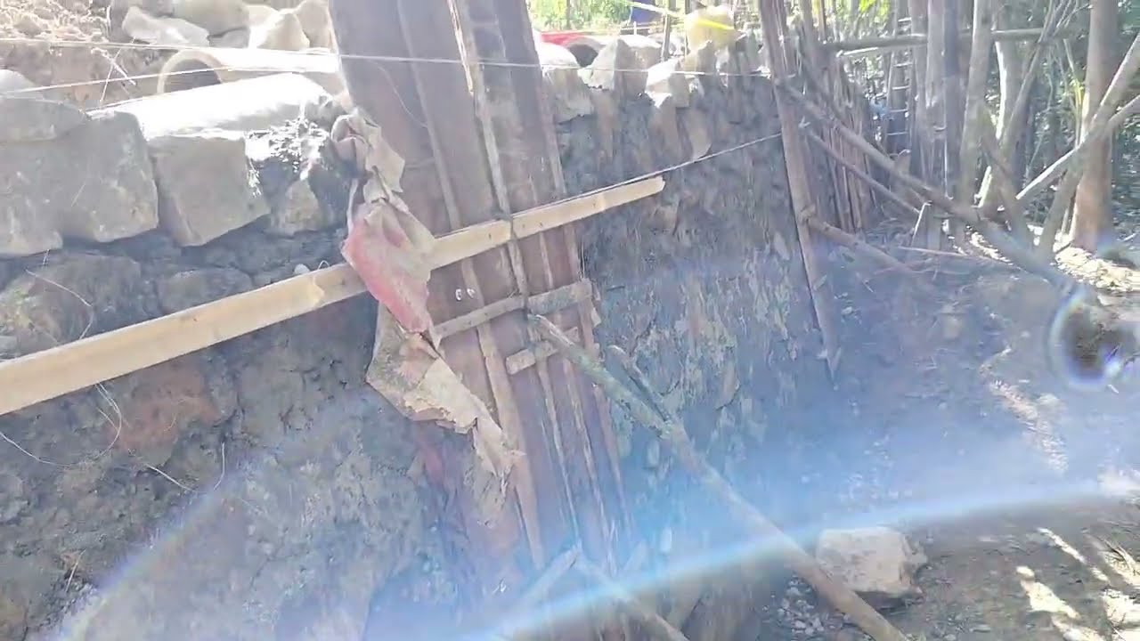 Pondasi talut dengan beton bertulang 
