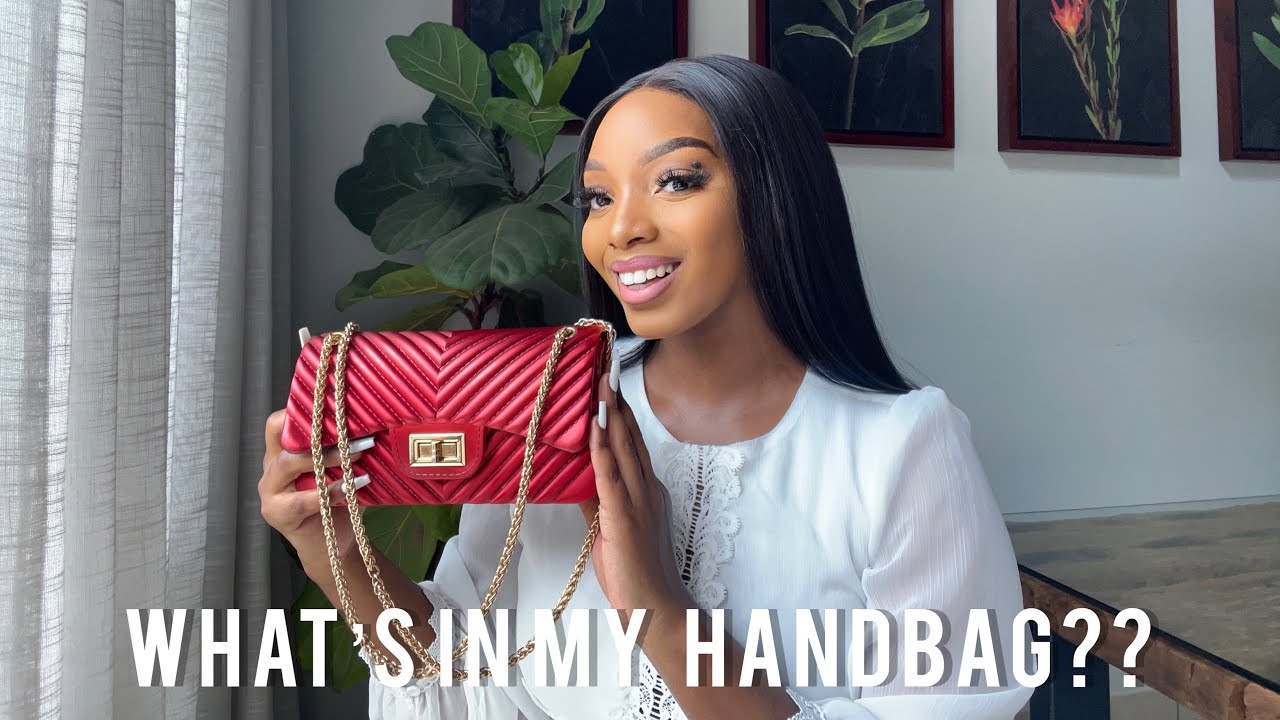 What’s in my hand bag ??? Come and see for yourself | South African YouTuber | #vlogmas