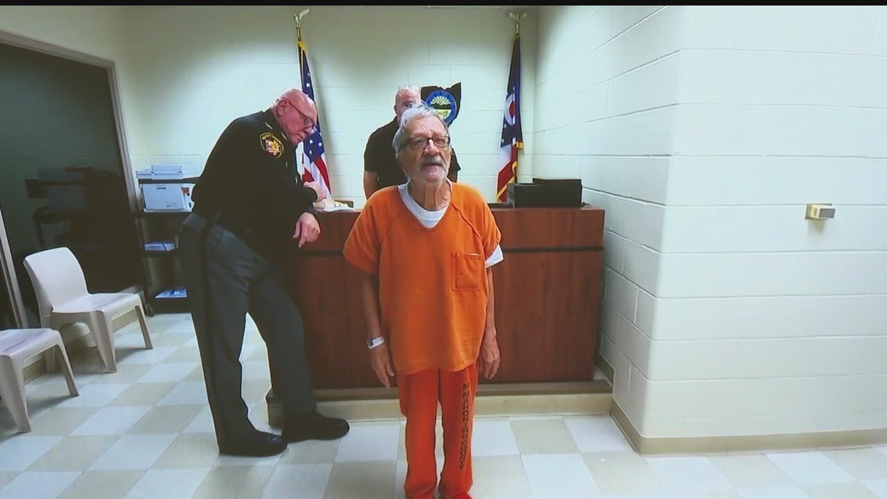 Accused elderly bank robber tells judge he only has social security