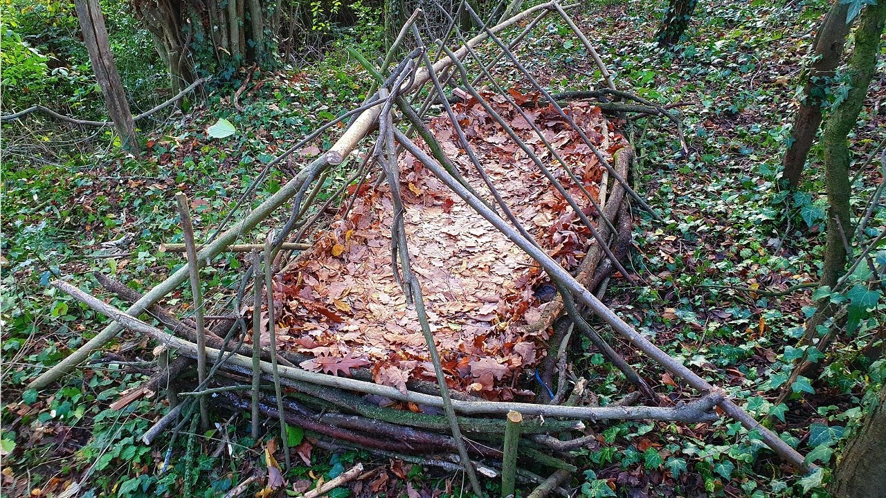 Trapperbett Bauen - einfach und schnell [Jägerbett, Bushcraftbett]
