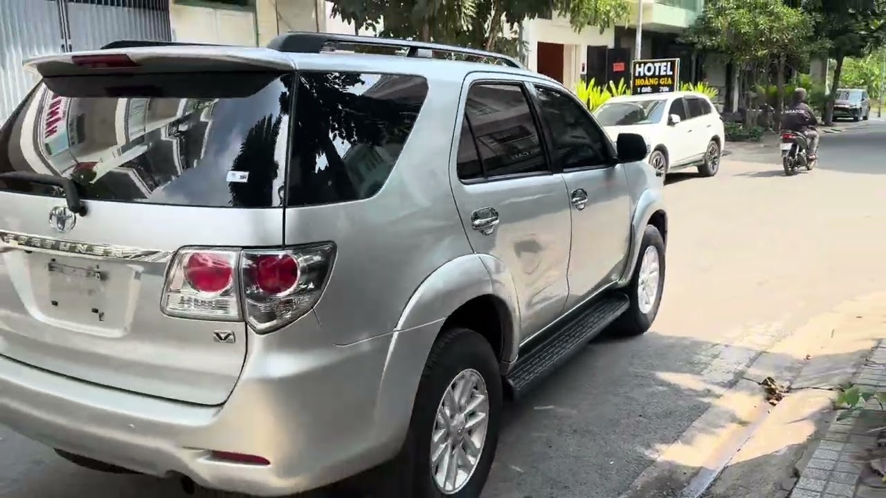 Buổi sáng bàn giao 3 xe cho khách, Carens 2011, fortuner 2013, camry 2008 khách nào cũng dễ thương