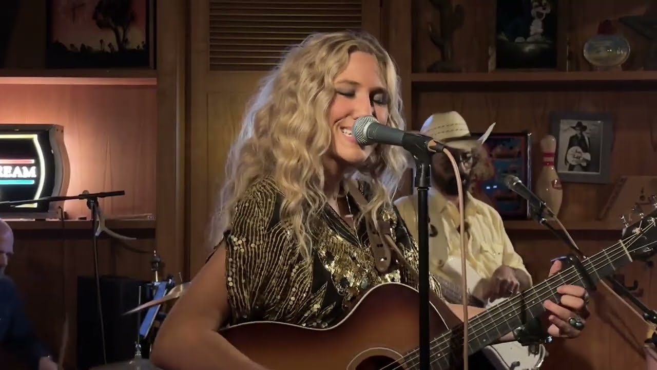 Julia Lyons Performs Don’t Call Me Crazy | Y’all Star Revue ft. The Y’all Star Band