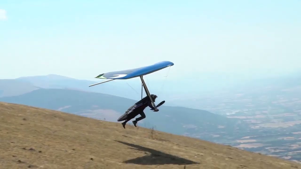 Volo libero: Italia campione del mondo sui cieli del Monte Cucco