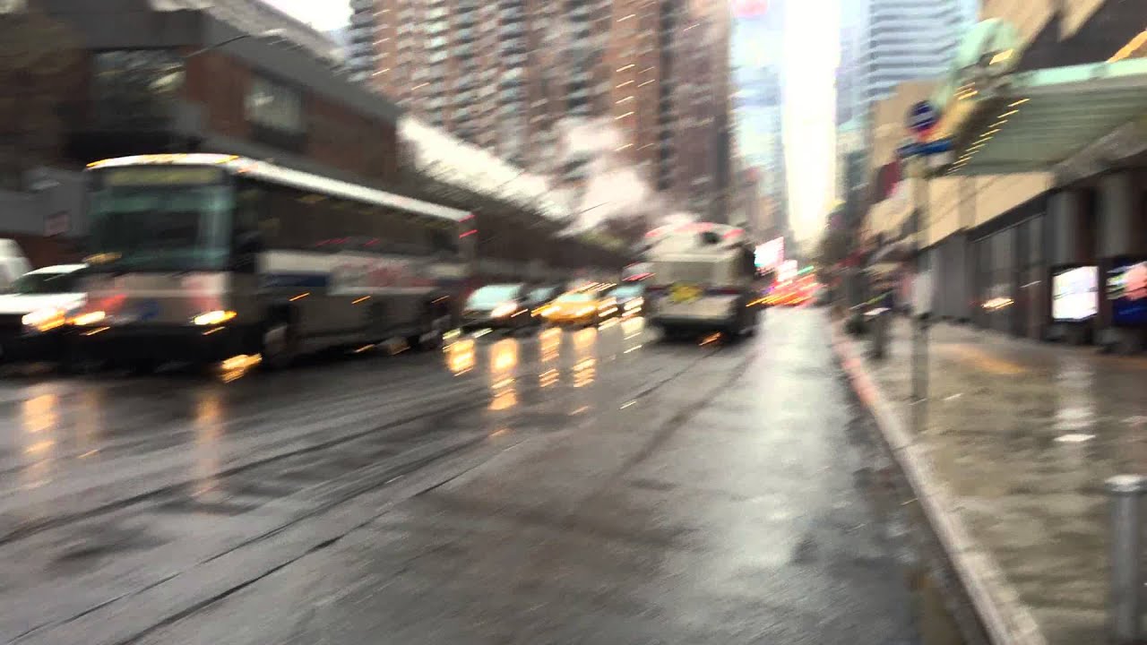 FDNY RESCUE 1 BLAZING, A NYPD CRUISER & FDNY TOWER LADDER 21 RESPONDING URGENTLY TO CALL IN MIDTOWN.