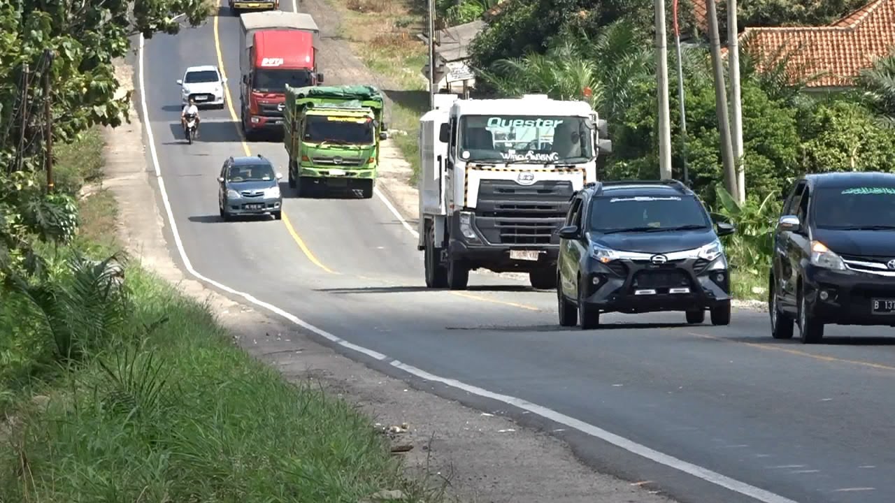 Nissan Hino and Mitsubishi Fuso Canter Truck On Climb High Hill
