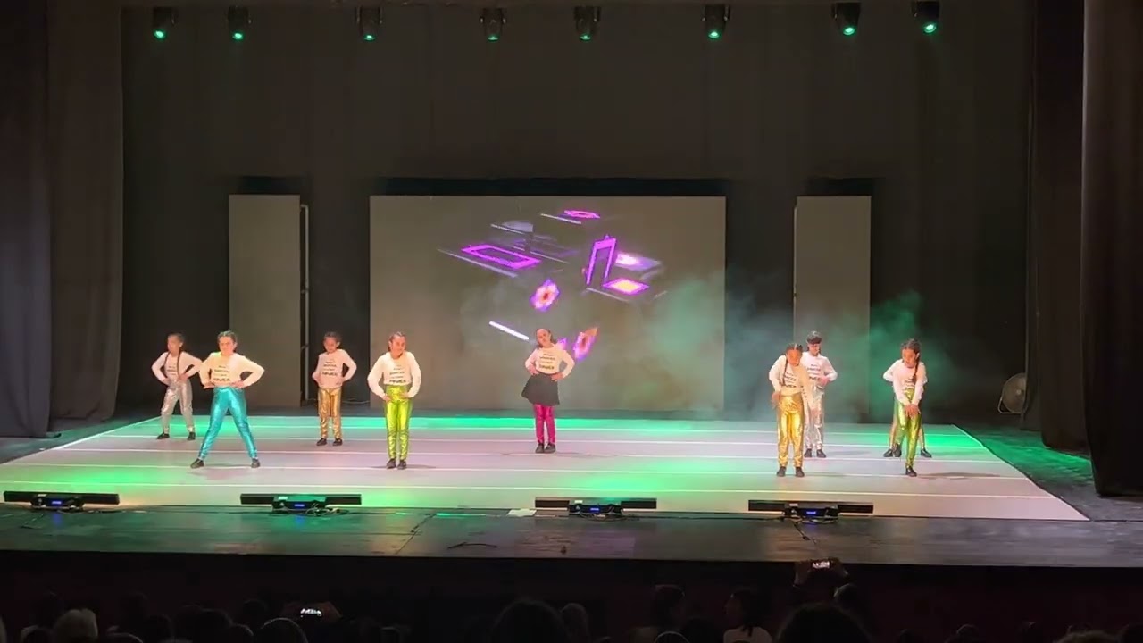 כנס זמן במה הרצליה 2022 | קבוצת MINI B | סטודיו Move