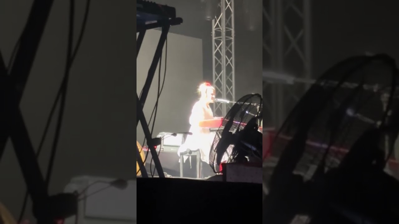 Монеточка спела невыпущенную песню в Лимассоле #концерт
