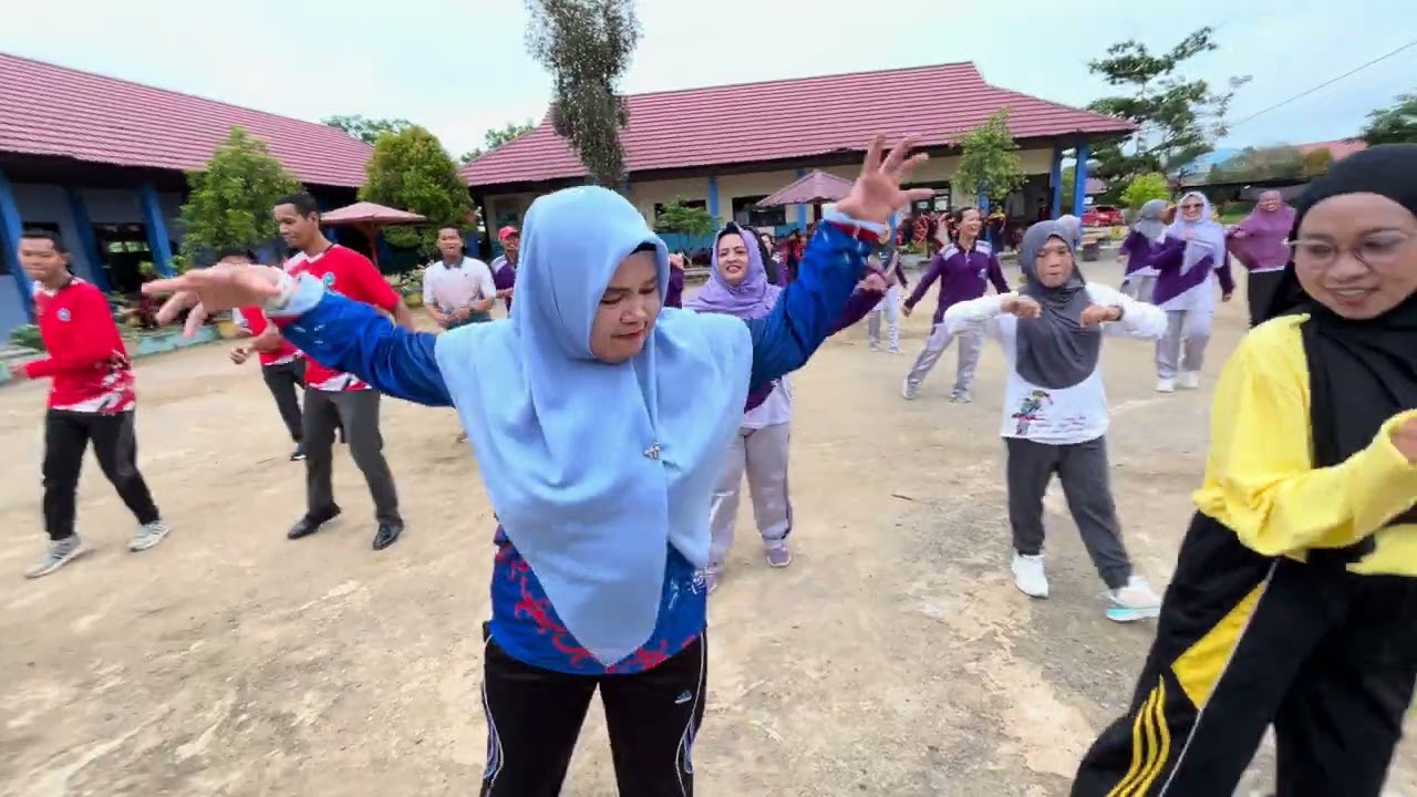 Senam “Tamang Pung Kisah” oleh seluruh PTK awal semester 2 - TA.2025/2026