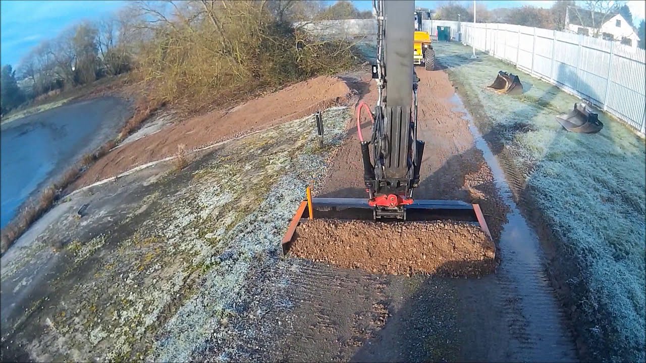 Access track fixing the easy way with Volvo ec140e with Rototilt R4 and Idig