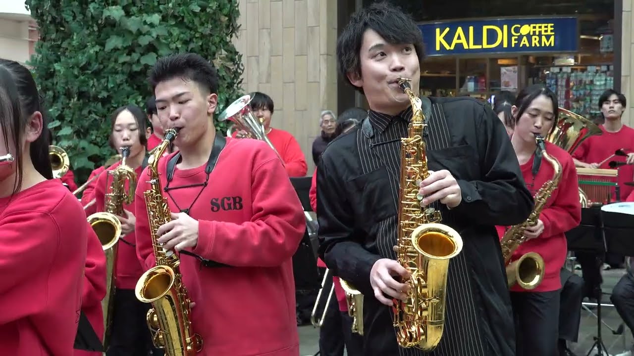 柗井拓野さん＋昭和学院高校 吹奏楽部「宝島」