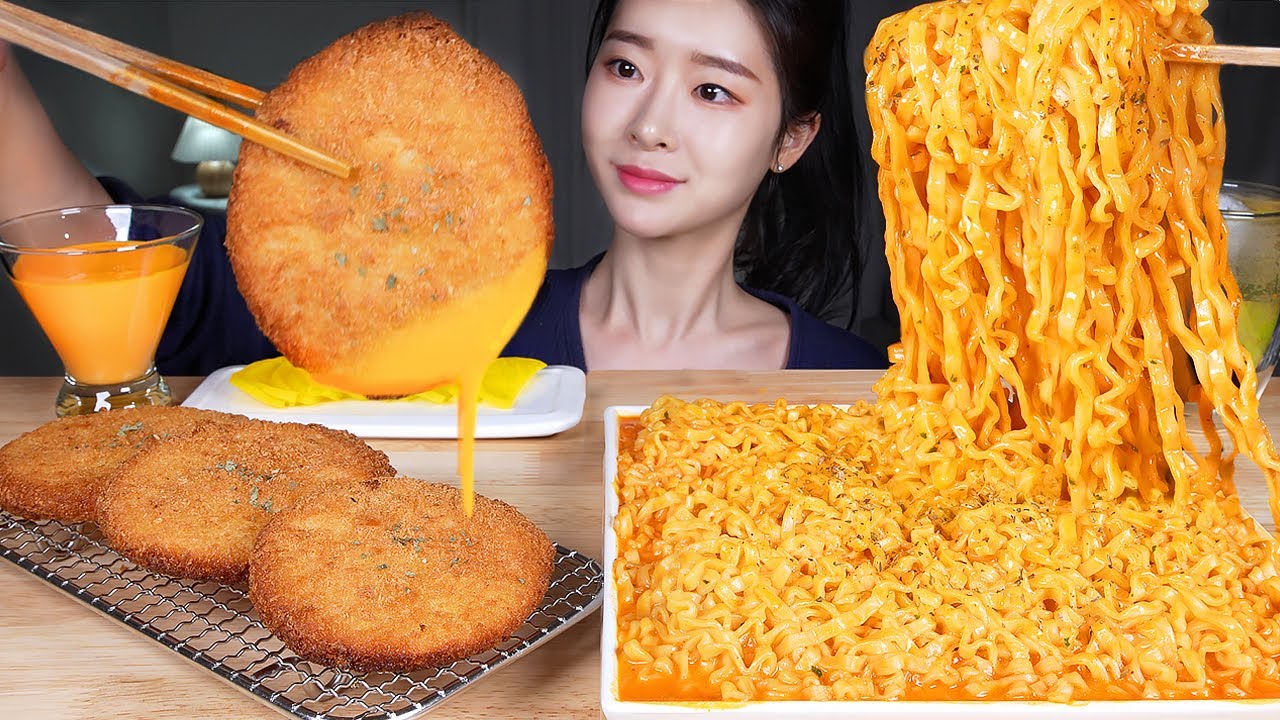 ASMR MUKBANG | Острый рамен с кремовой лапшой и морепродуктами X3 и хрустящие котлеты из креветок 🧡