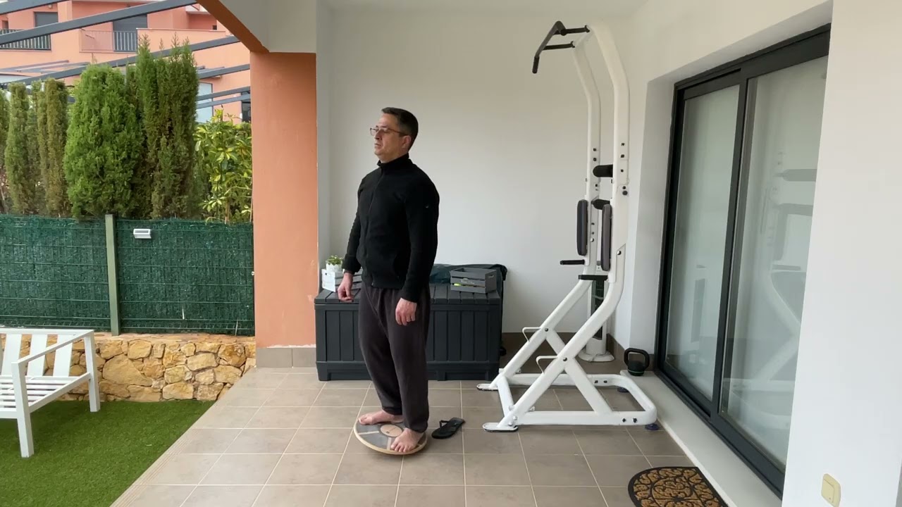Camino hacia 2027 — equilibrio en casa para mayores de 50 (1 minuto)