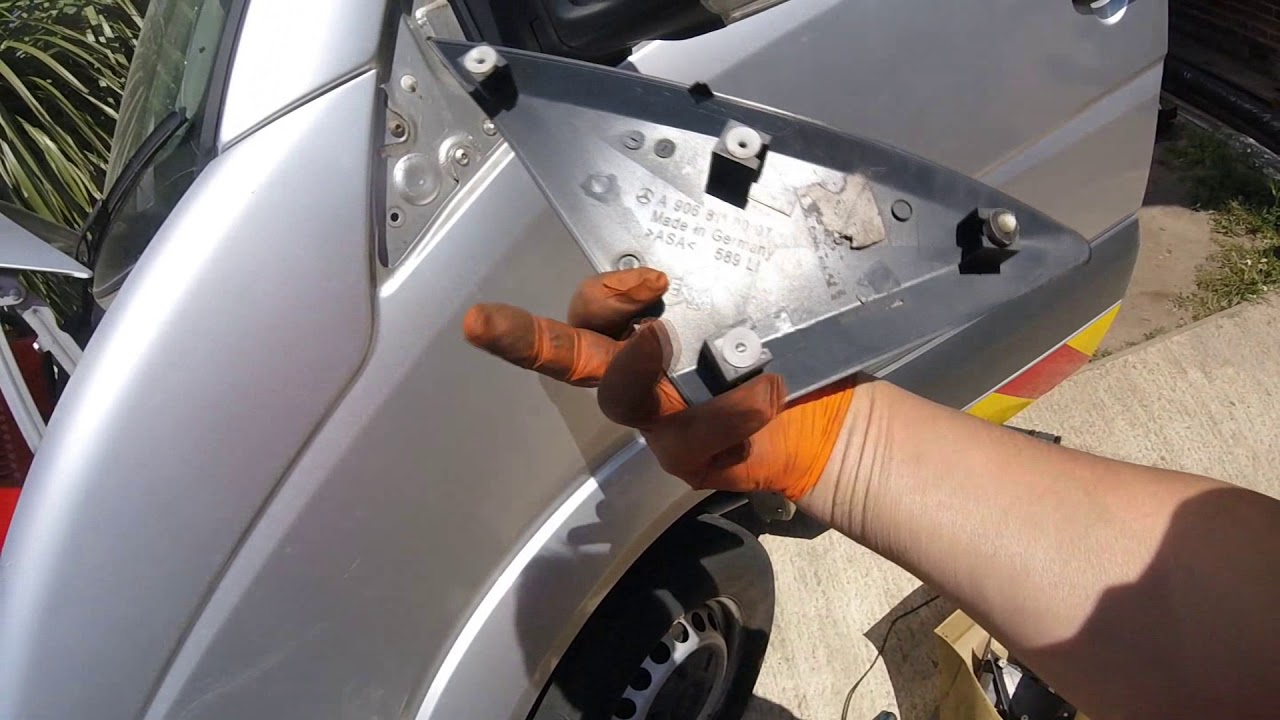 How to remove the front wings of VW Crafter /Как снять передние крылья VW Crafter
