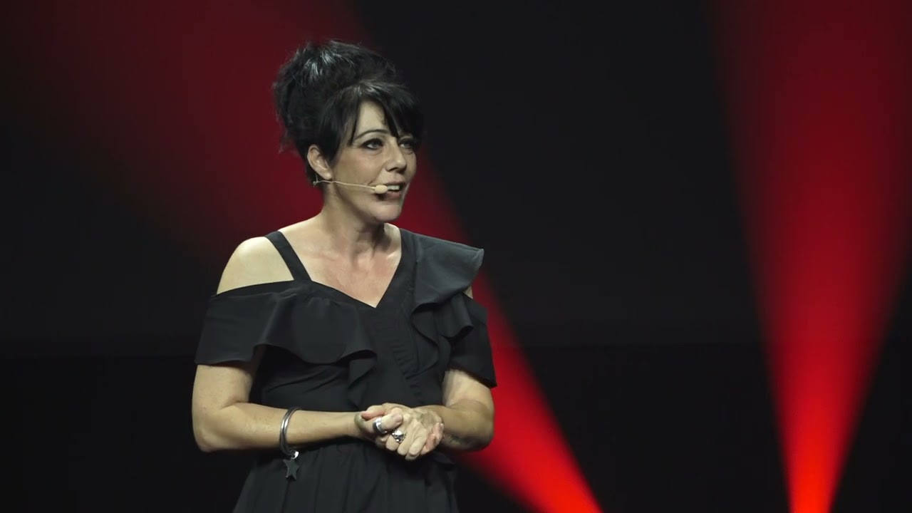 Survivante de l’inceste | Sarah Briguet | TEDxMartigny