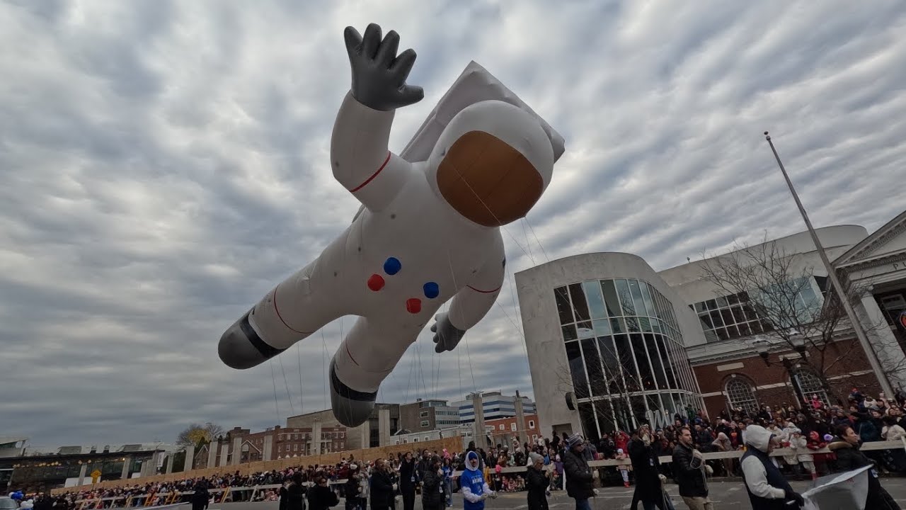 Holiday Vibes in Stamford | Thanksgiving Parade Walkthrough