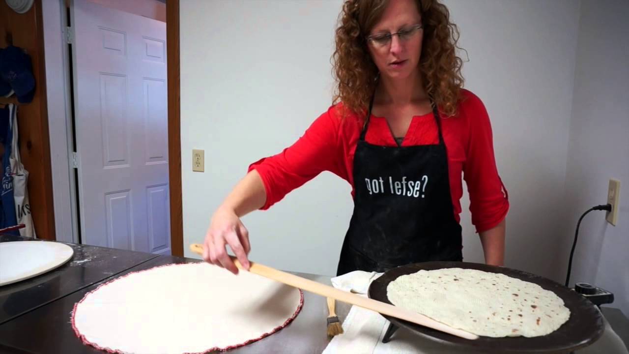 How to make lefse demonstration with Lefse Time