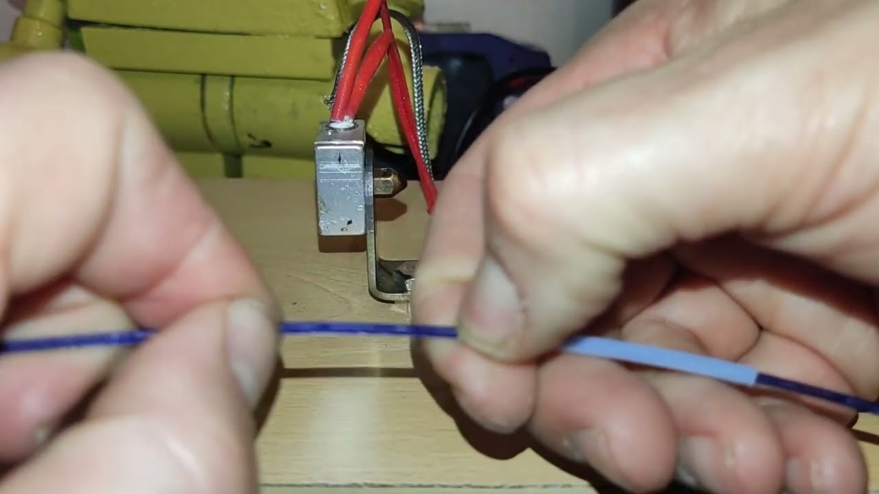 Juntar filamento en la extrusora de filamento PET Petamentor 2.