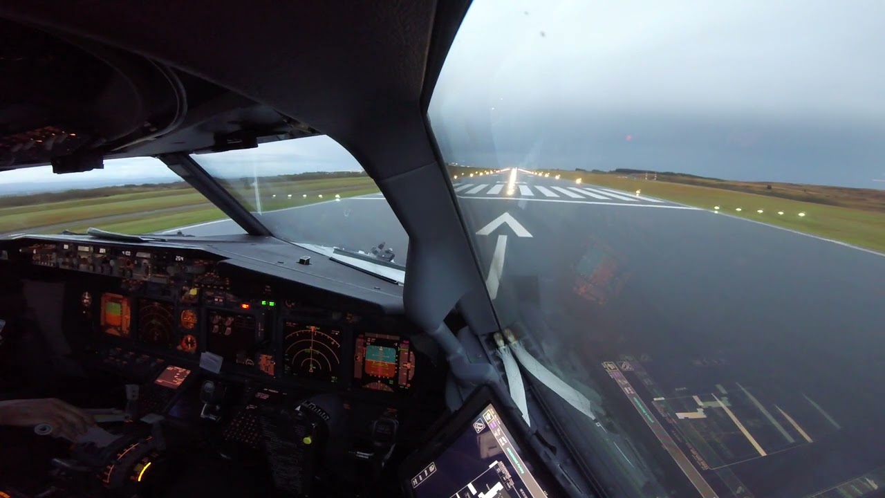 Approach & Landing Ireland West Airport Knock, Ireland, RWY26, Boeing 737-800