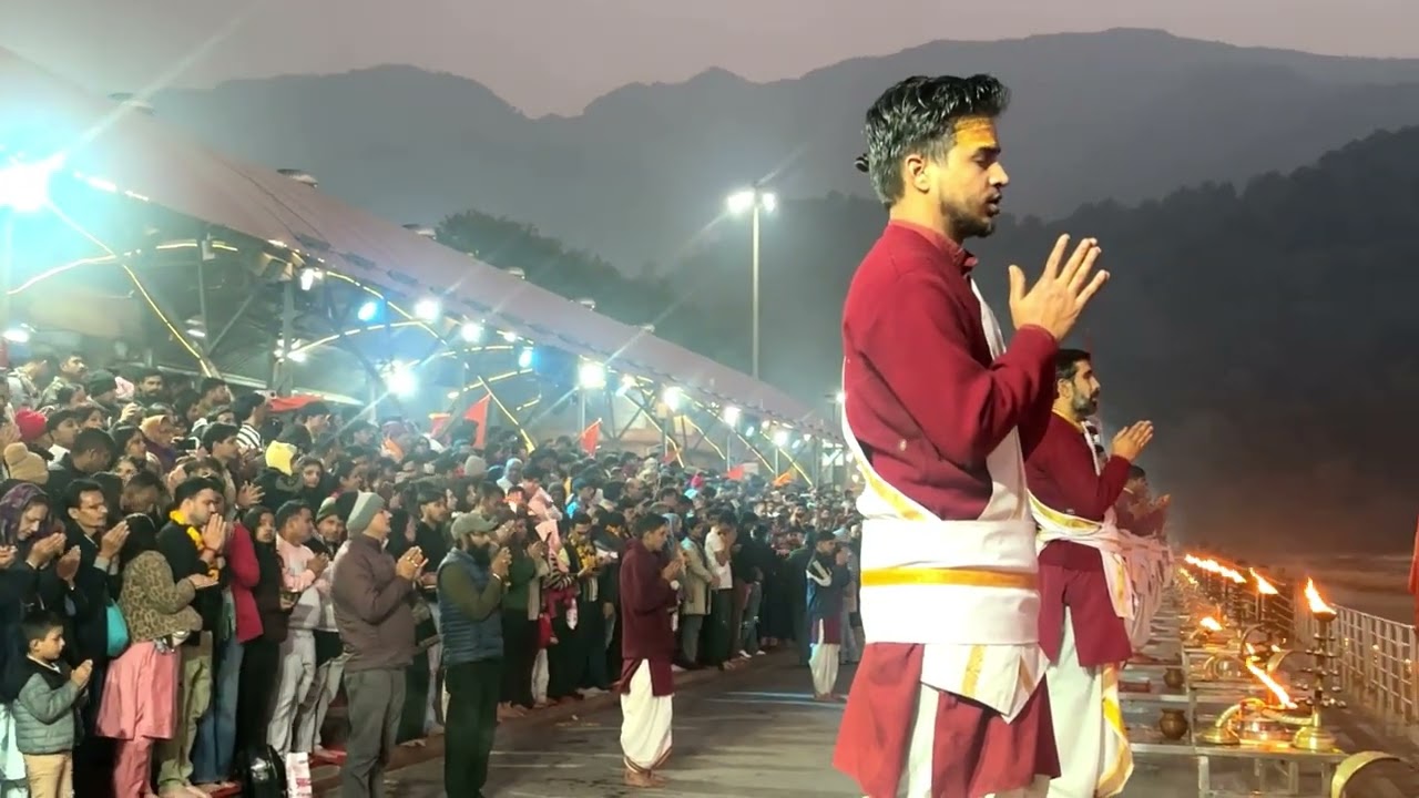 Rishikesh Ganga Aarti !! K bad gayi Shubham bhai ki Sadi me 