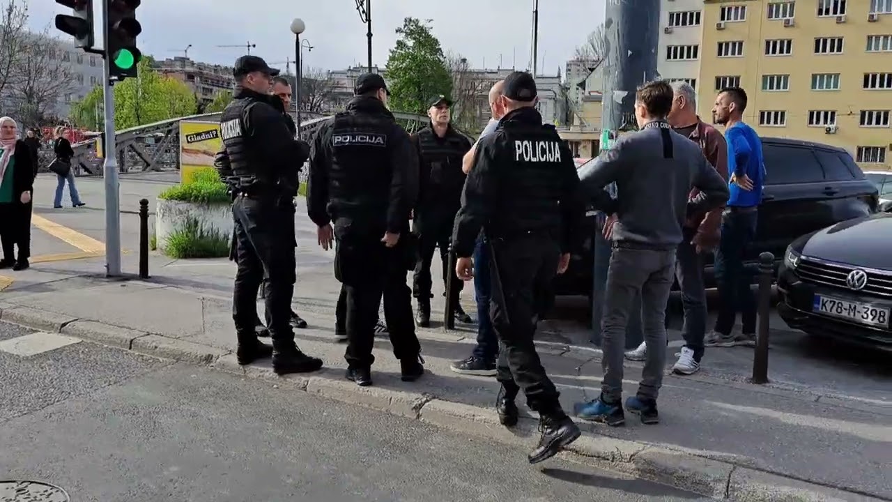 Napadnuti delegati ispred zgrade Parlamenta Federacije Bosne i Hercegovine