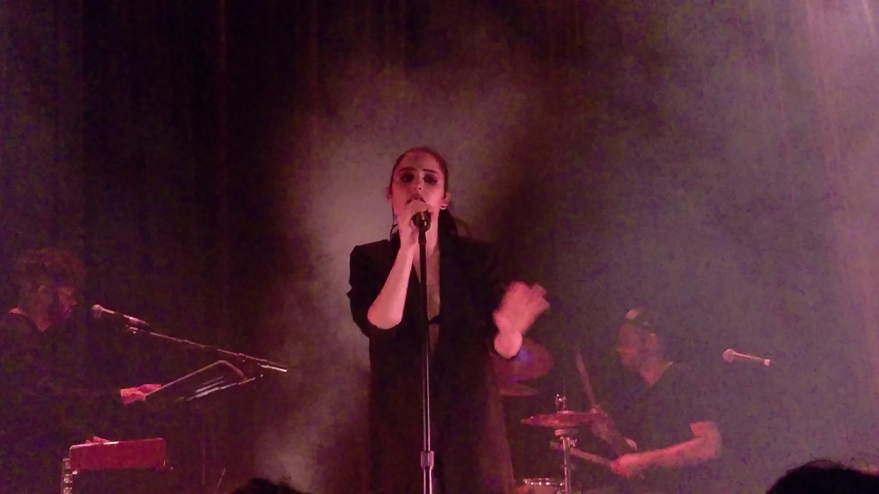 Banks - Begging For Thread (Live@Nalen) 4K