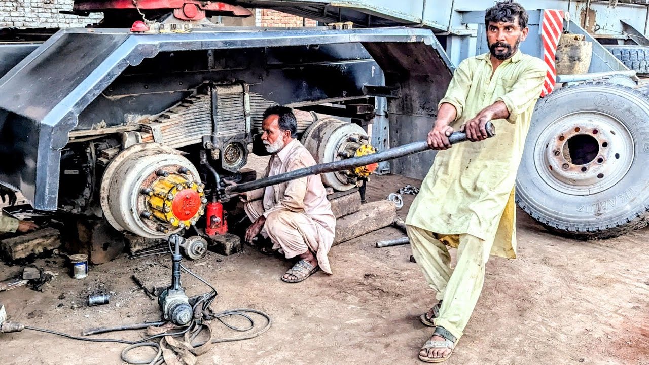 Truck Restoration Rear Suspension Shaft Broken Due To Overload Truck Emergency Repair Process