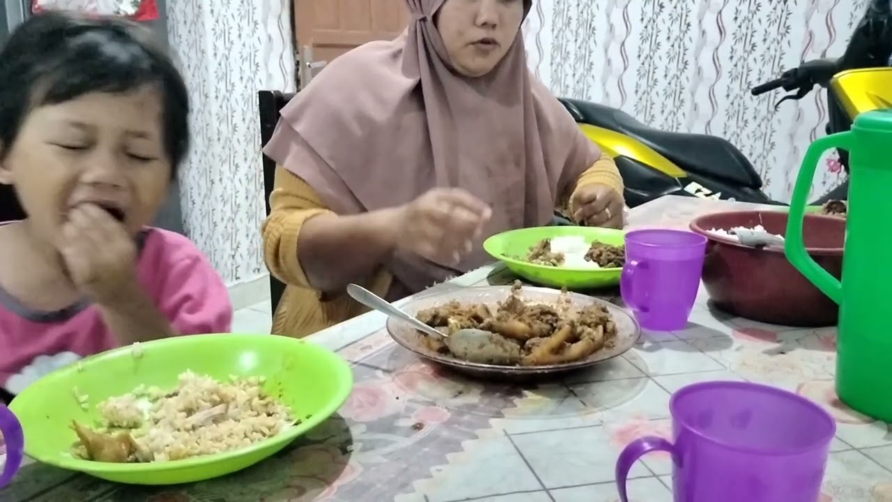 reaksi Nirmala ketika bangun saur